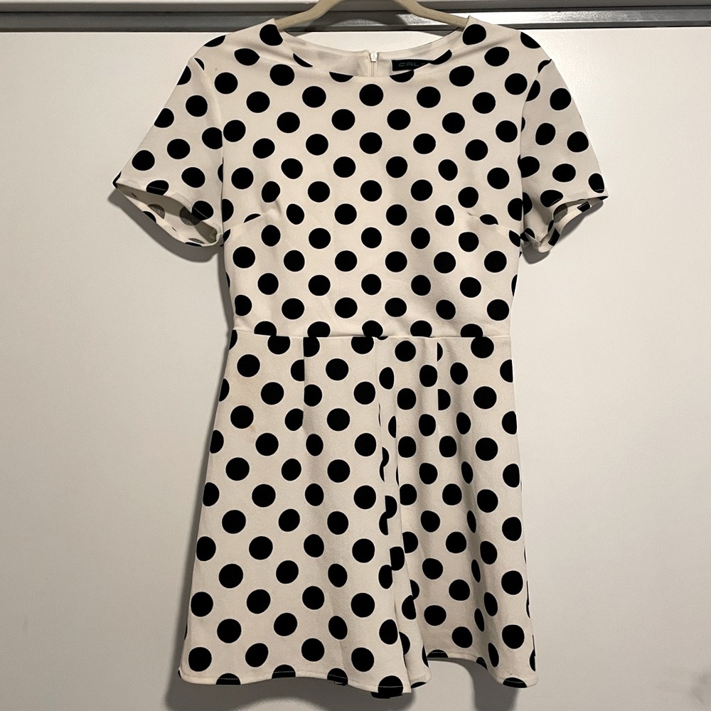 🤍 Polka Dot Shorts Romper with Short Sleeves